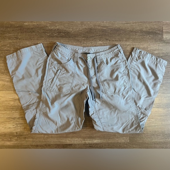 The North Face Women's size 6 Hiking Cargo ZipOff Convertible Capri Nylon H35 - Picture 1 of 10
